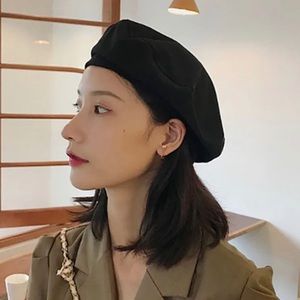 Plain beret hat